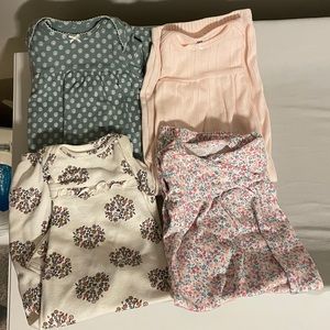 4 Carter’s 3m gowns